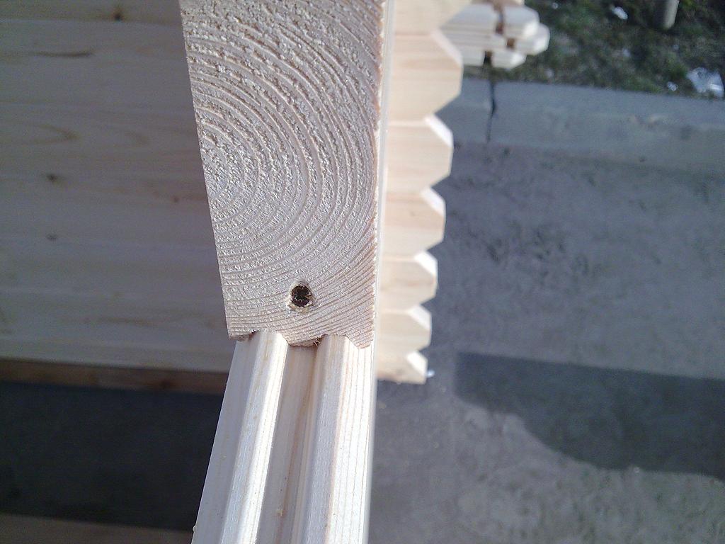 stavba zahradního dřevěného domku